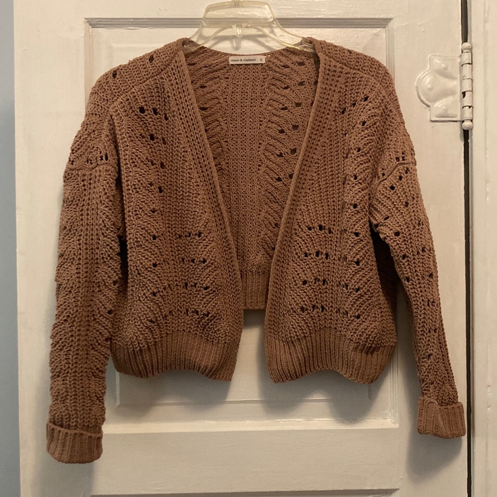 Moon & Madison Cropped Cardigan Small
